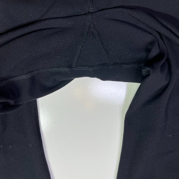 Lululemon Size 10 Black Cropped Athletic Leggings *Wear - Picture 6 of 6